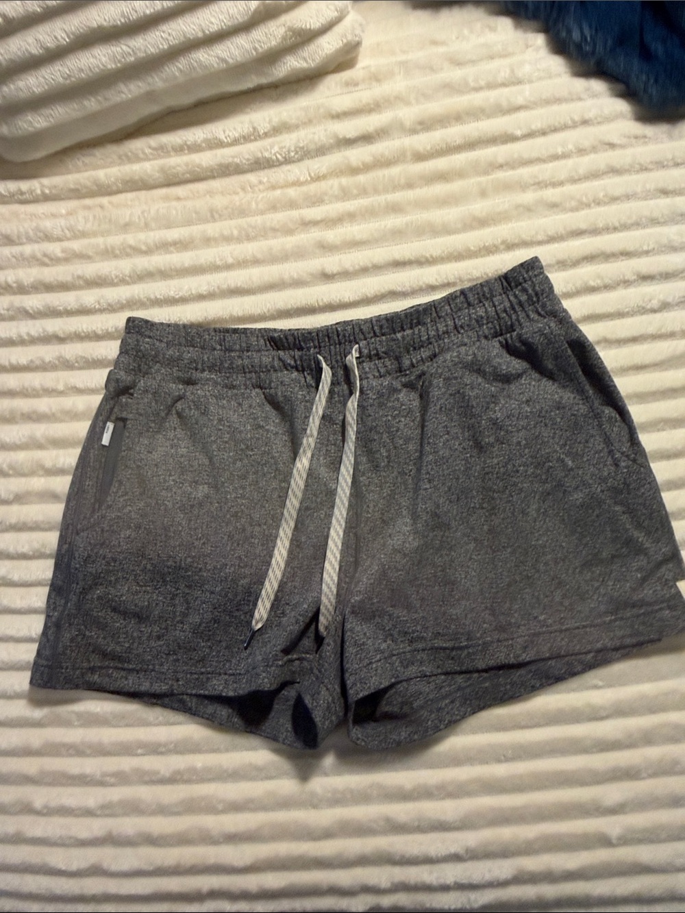Vuori performance shorts women’s large